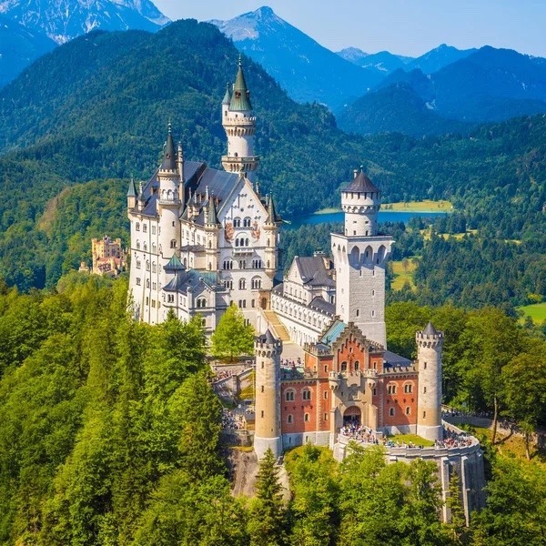 Путешествие Замок Нойшванштайн. Самое популярное место среди туристов на юге Германии. Замок баварского короля Людвига II. Жили же короли
